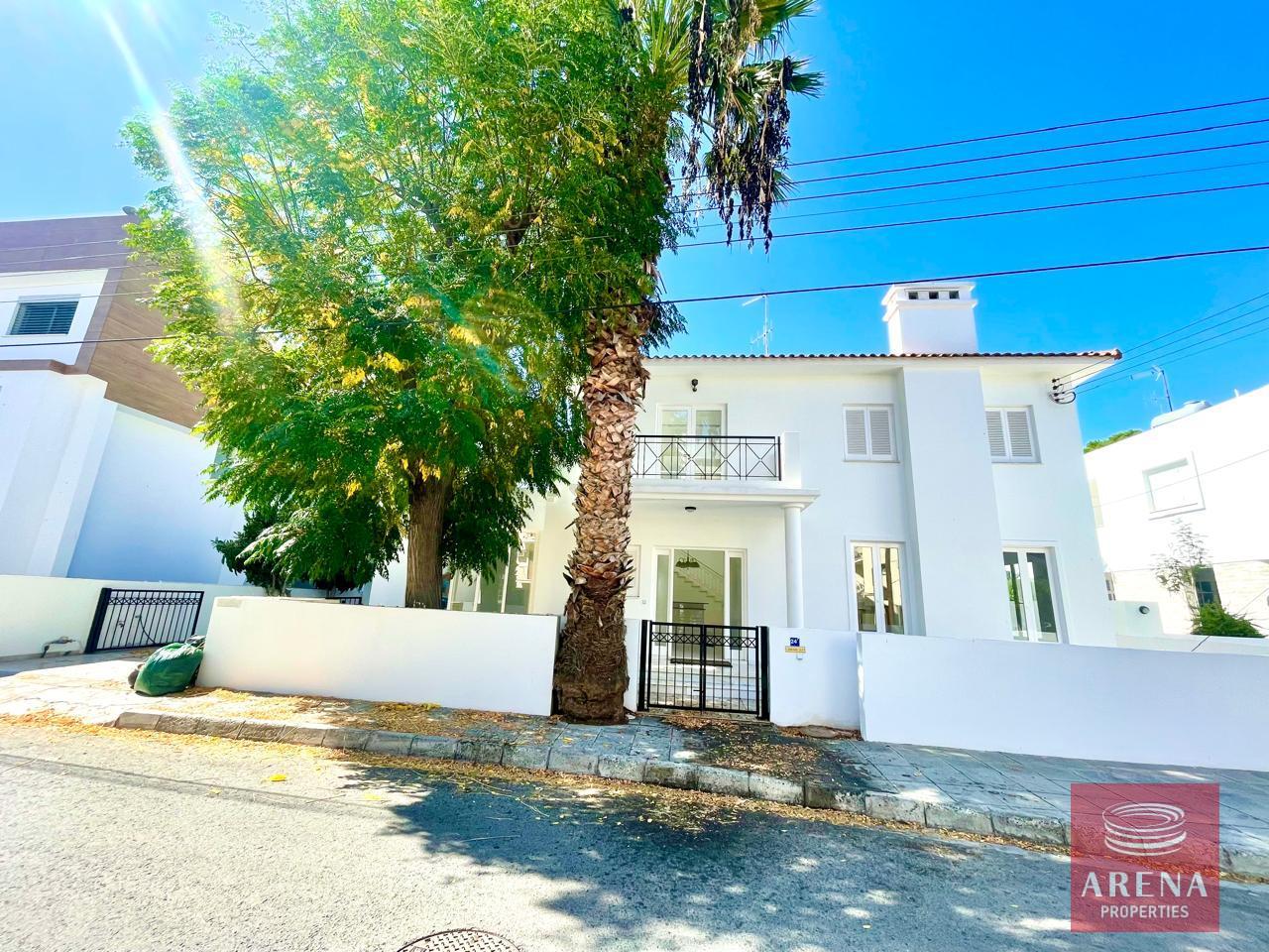 2-VILLA-IN-STROVOLOS-8730