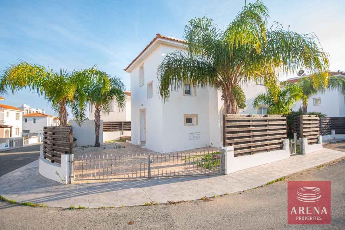2-Villa-for-sale-Pernera-5584-3