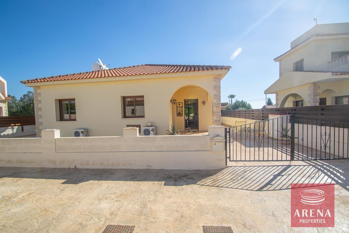 2-bungalow-in-liopetri-2