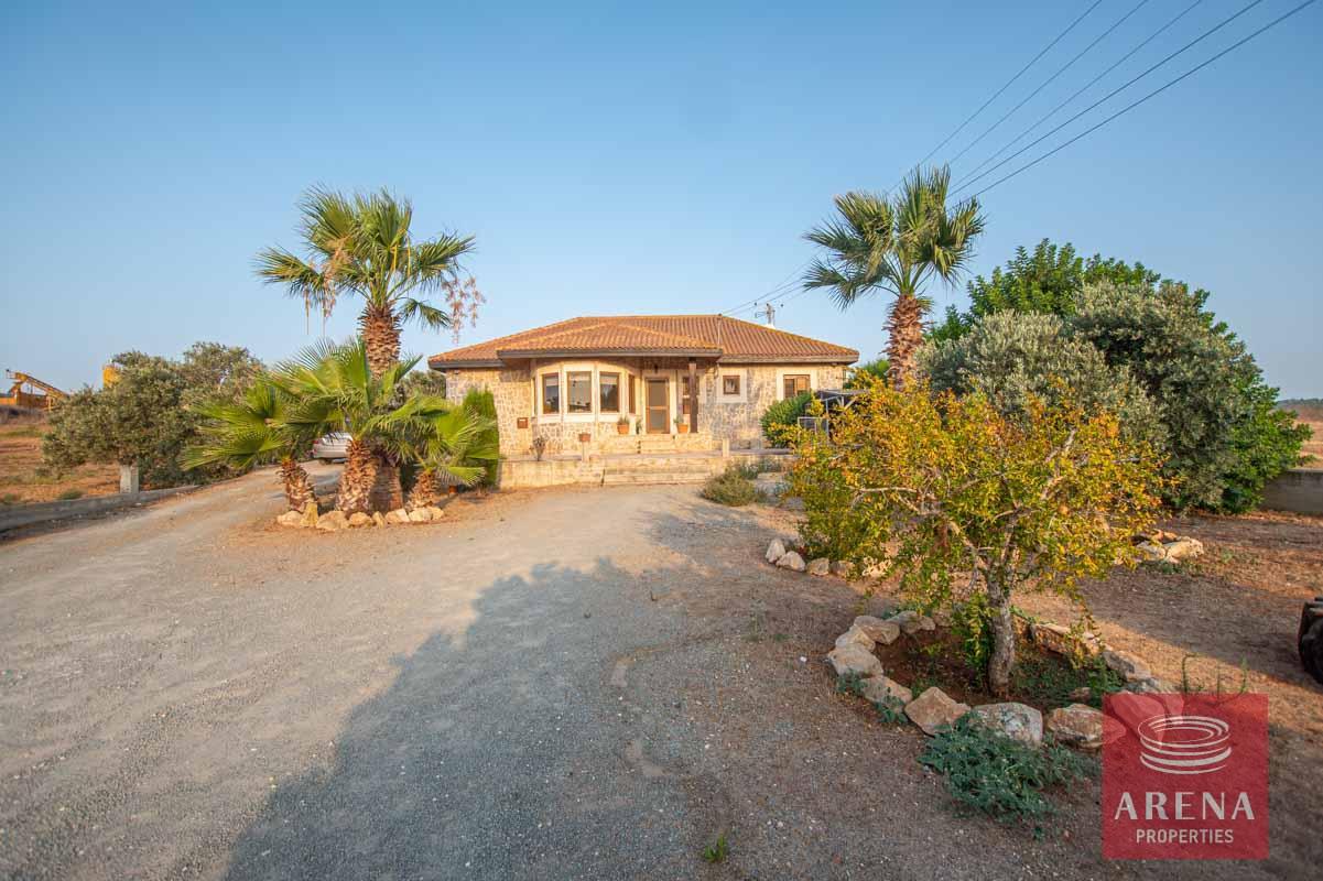 2-bungalow-in-sotira-2