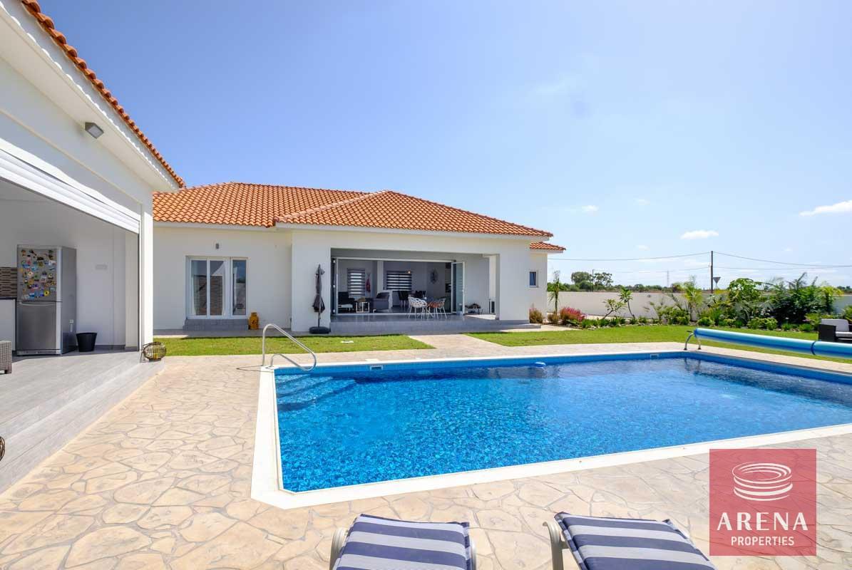 2-bungalow-vrysoulles-to-buy