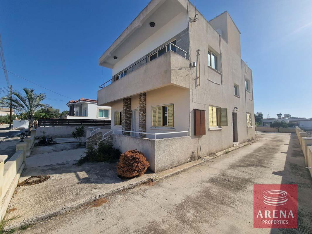 2-house-in-paralimni-8403