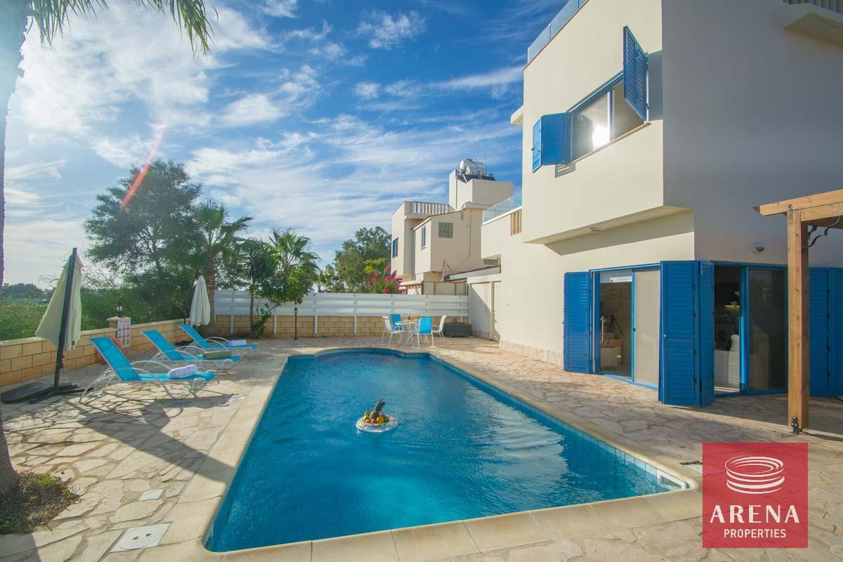 2-villa-in-ayia-thekla_0