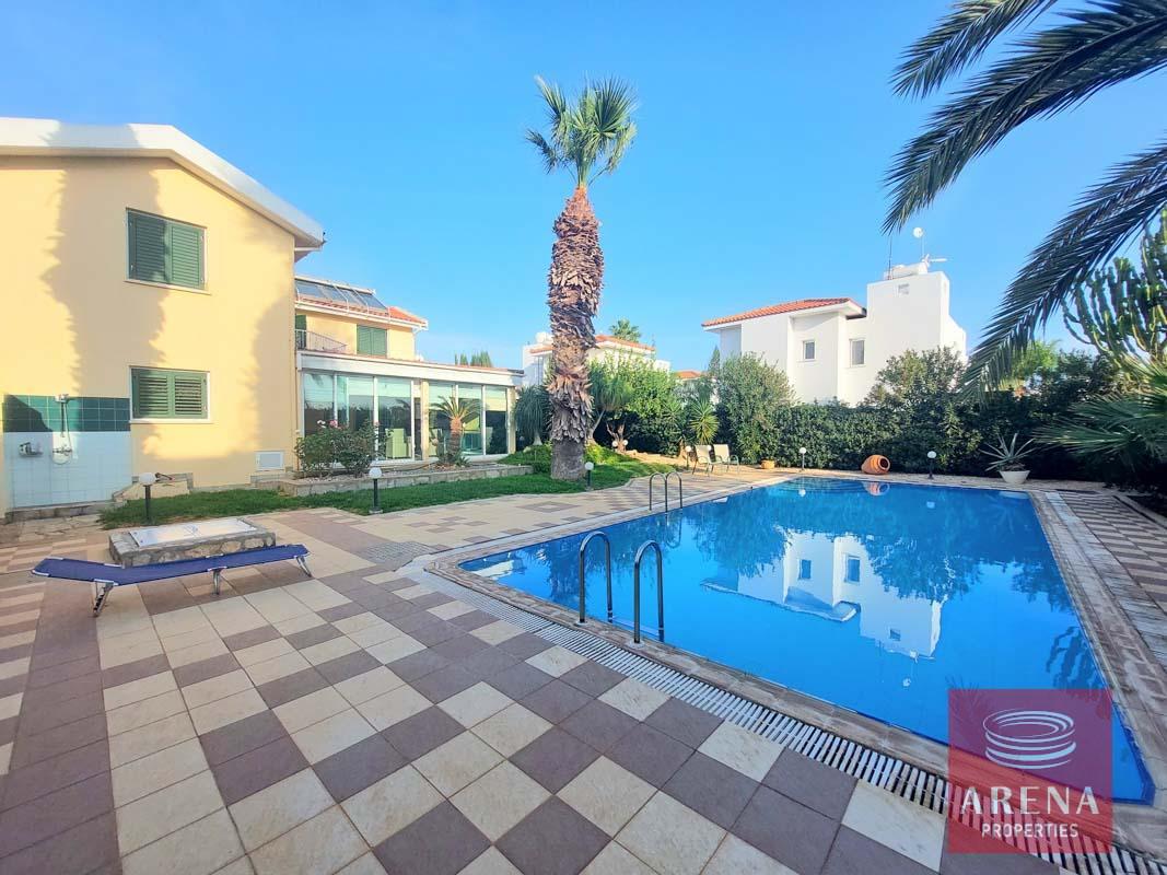 2-villa-in-ayia-triada-8108