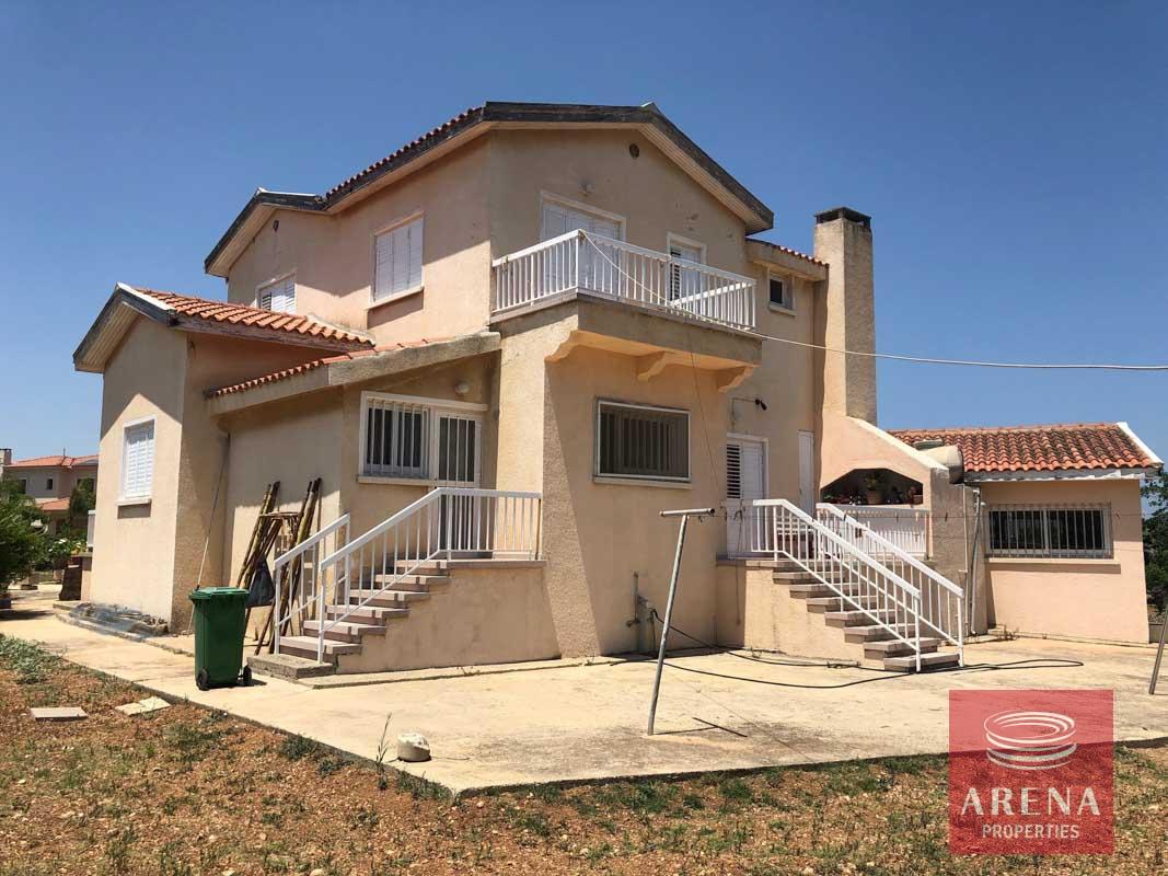 2-villa-in-paralimni-5163