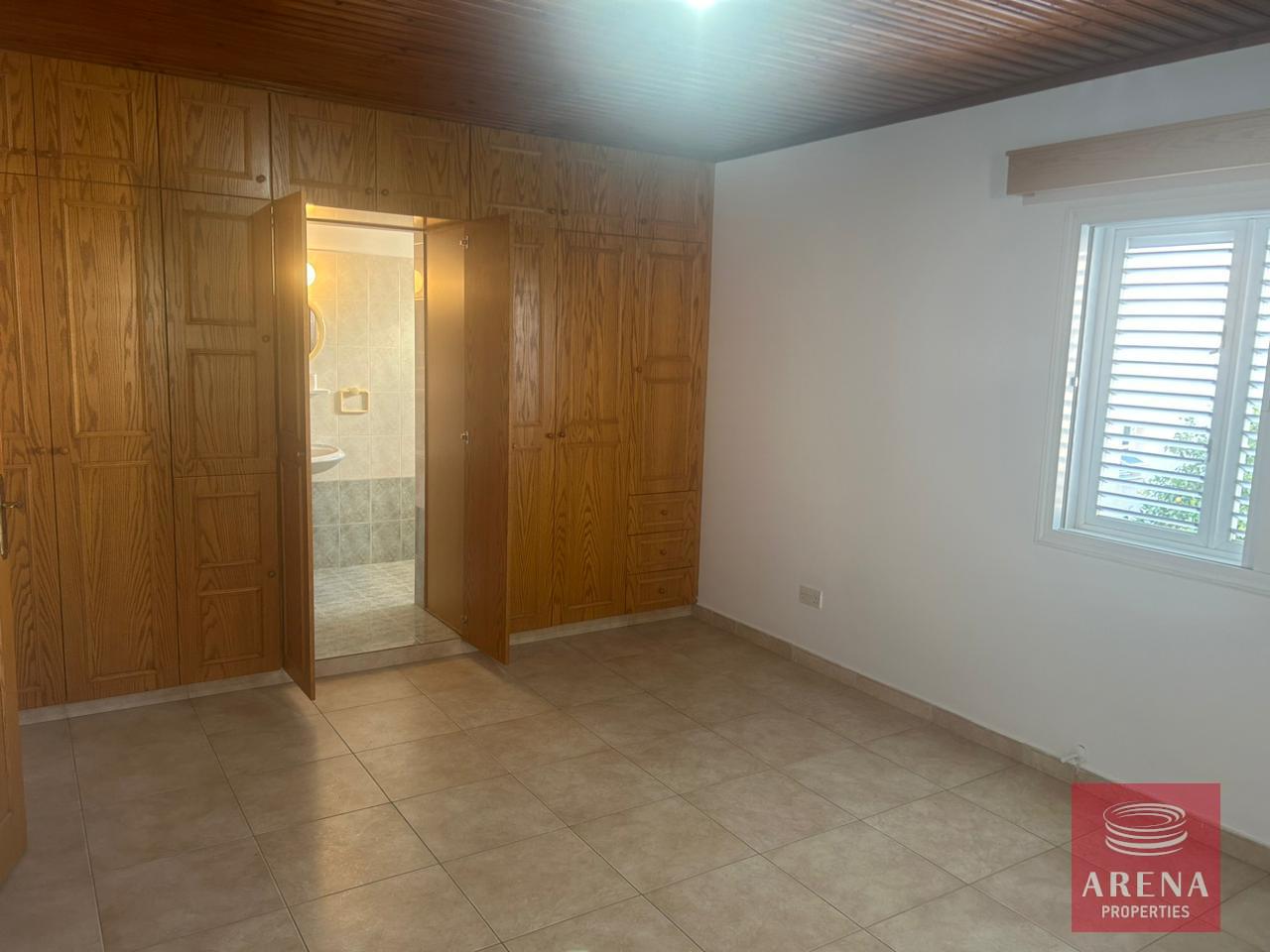 20-3-BED-HOUSE-IN-KRASA-7678