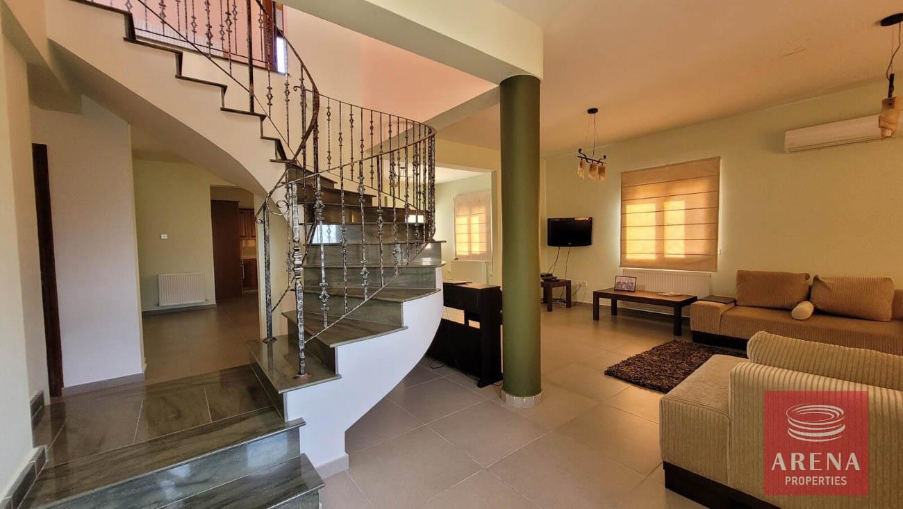 20-5-Bed-villa-in-Paralimni-5841-1