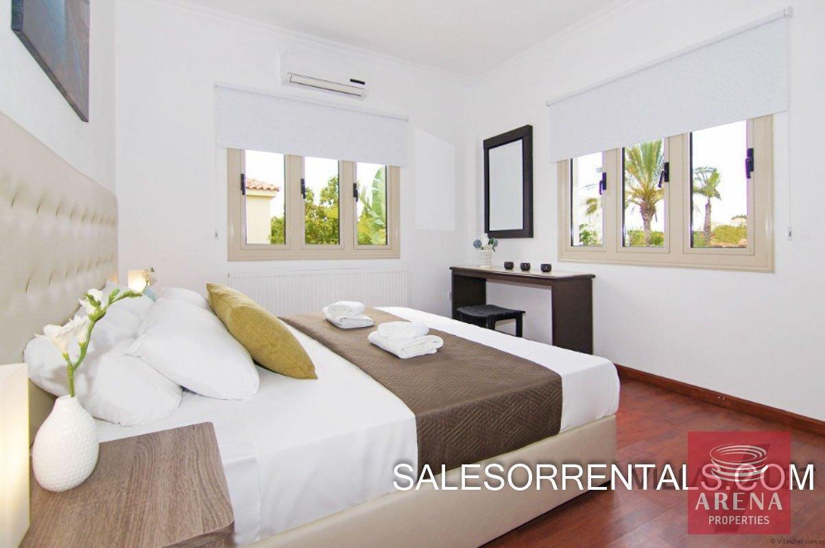 20-6-BED-villa-in-paralimni-5449