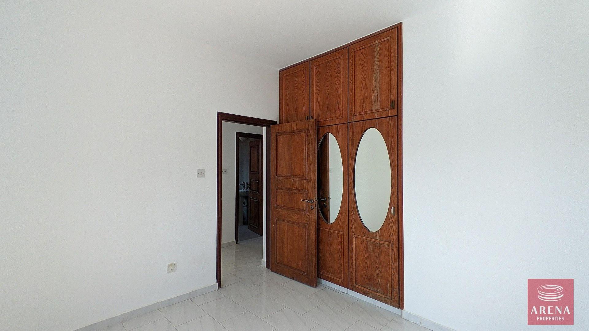 20-villa-in-oroklini-8660