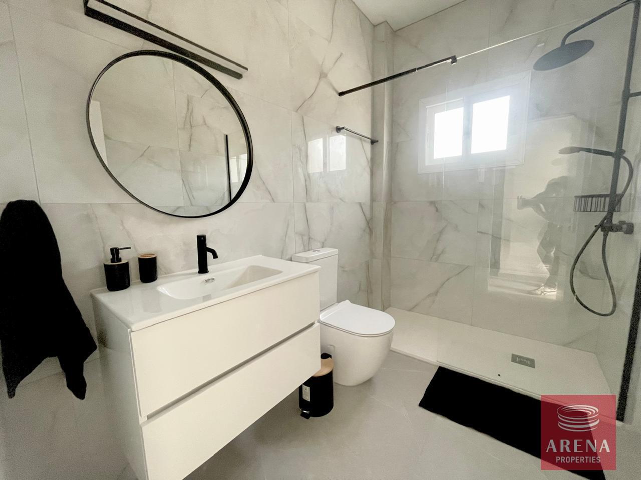 21-2-BED-APT-LIVADIA-8048-1