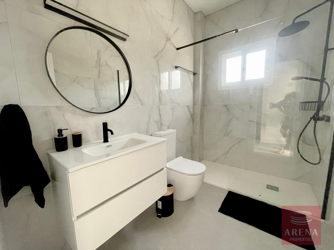 21-2-BED-APT-LIVADIA-8048-2