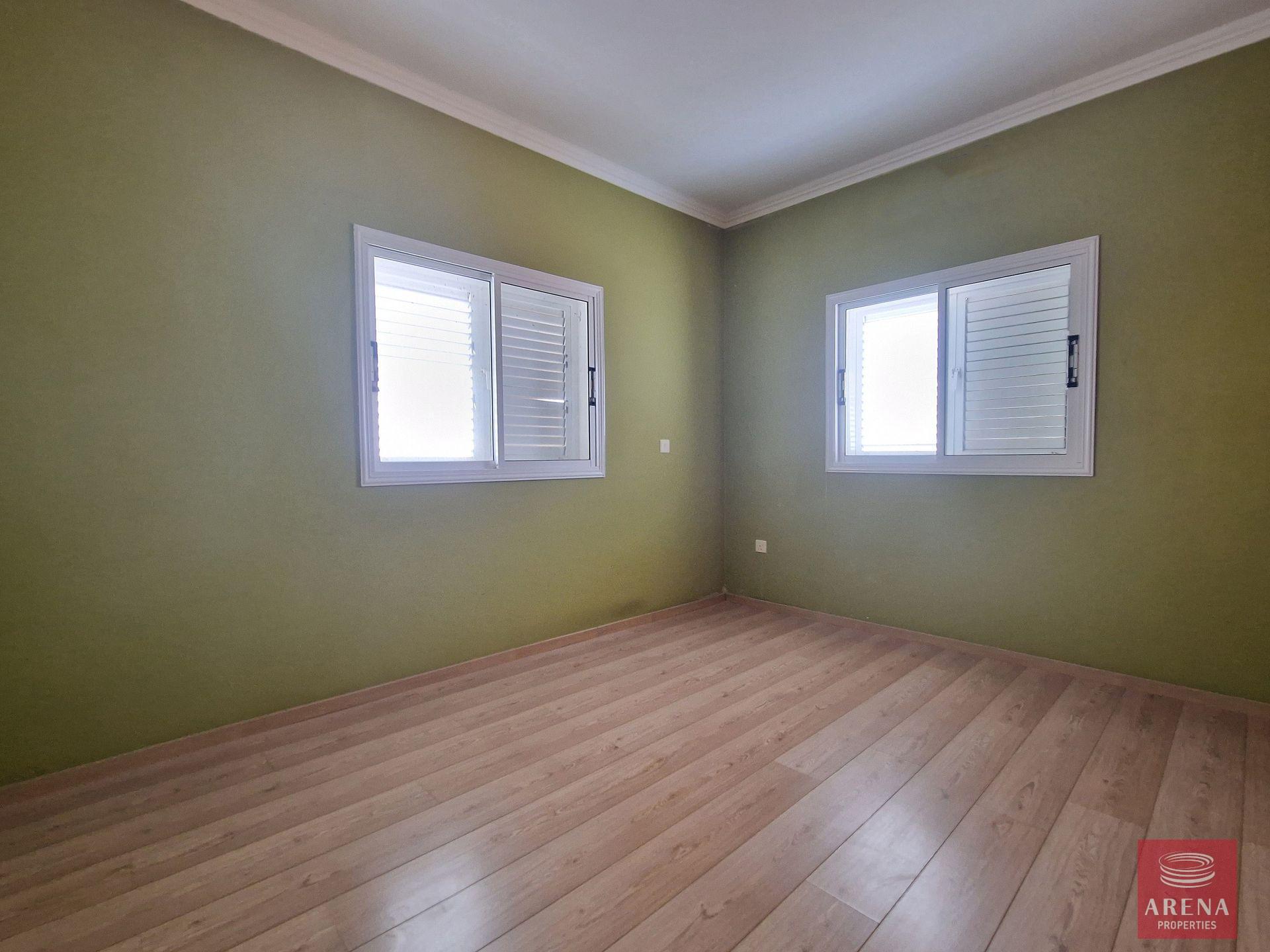 21-3-bed-apt-in-Derynia-7014