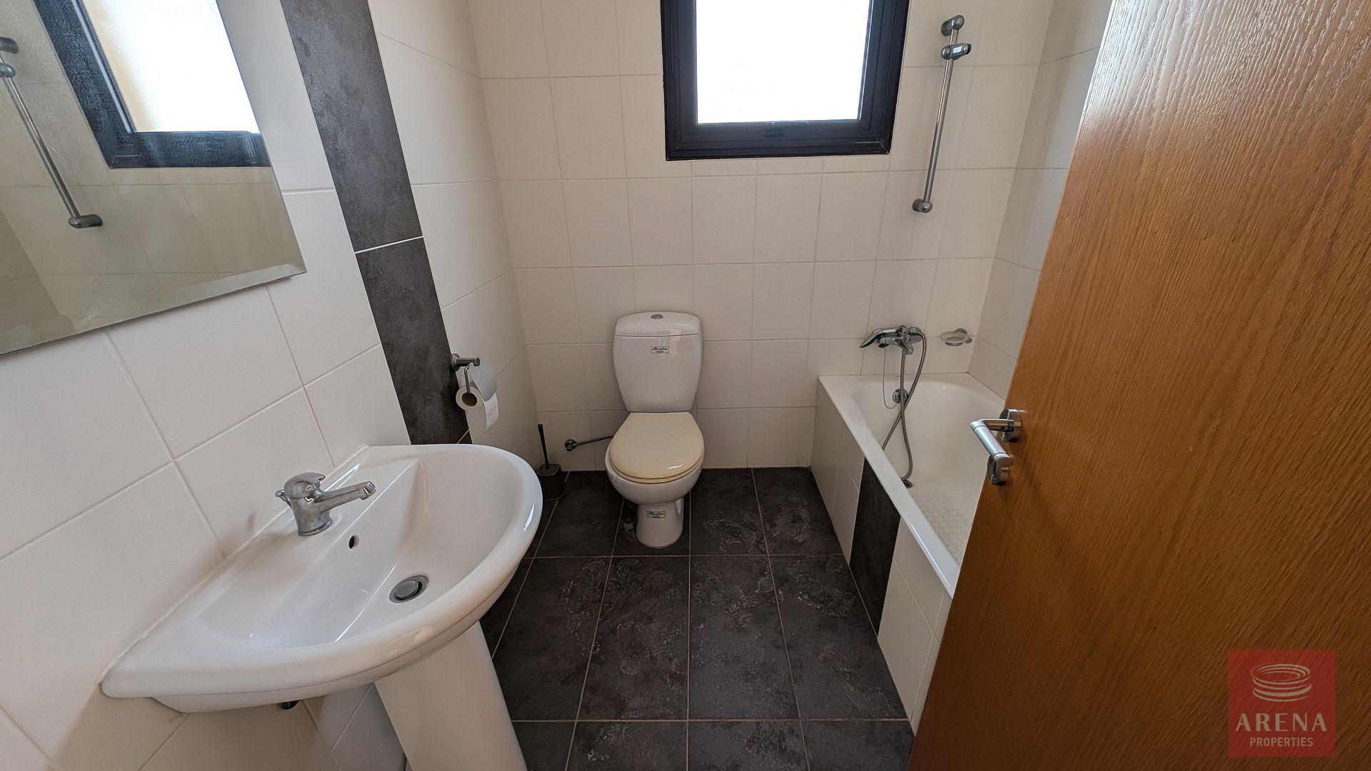 21-3-bed-villa-dromolaxia-9317