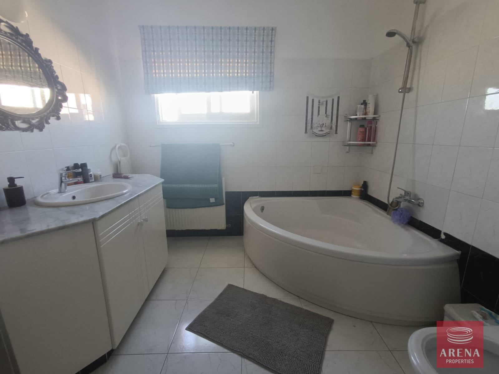 21-4-BED-HOUSE-IN-LARNACA-8013-4