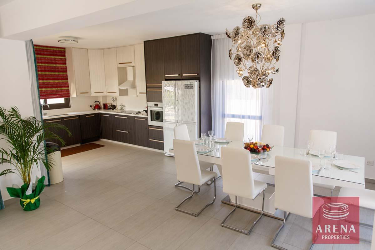 21-4-BED-VILLA-IN-CAPE-GRECO-FOR-SALE-6288