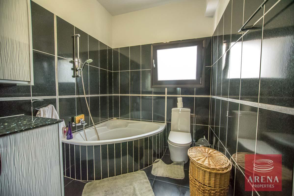21-4-bed-bungalow-for-sale-in-sotira-bathroom