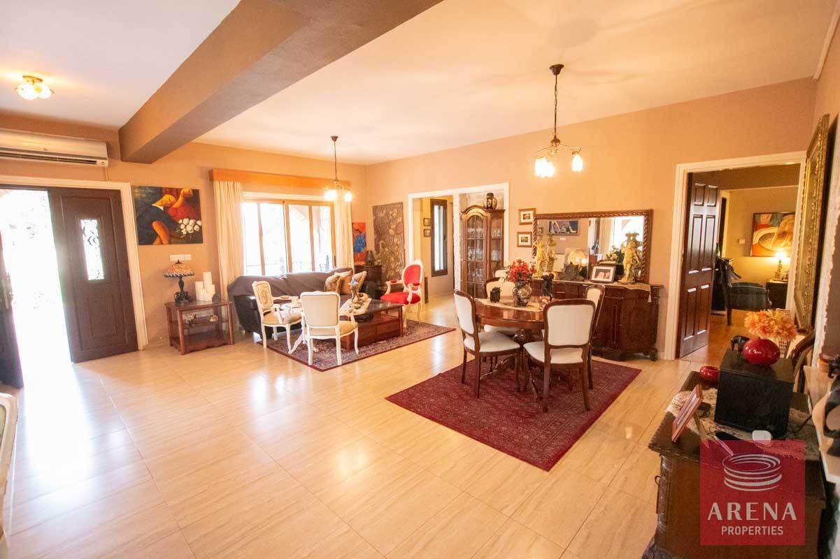 21-5-bed-villa-in-Pervolia-6045-1