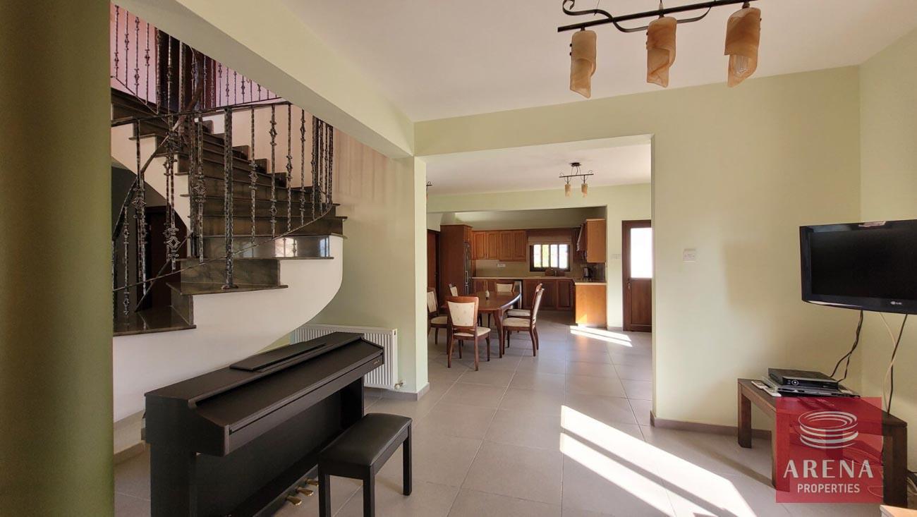 22-5-Bed-villa-in-Paralimni-5841-1