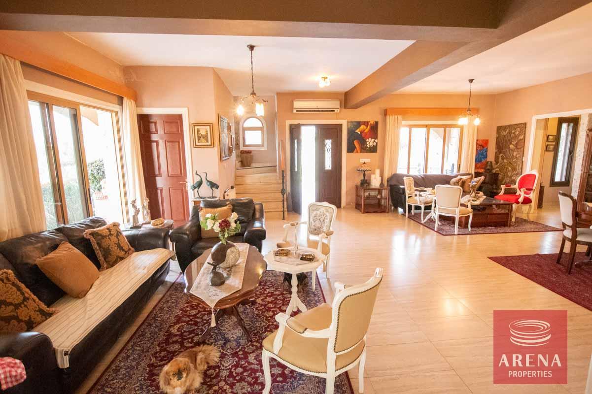 22-5-bed-villa-in-Pervolia-6045-1