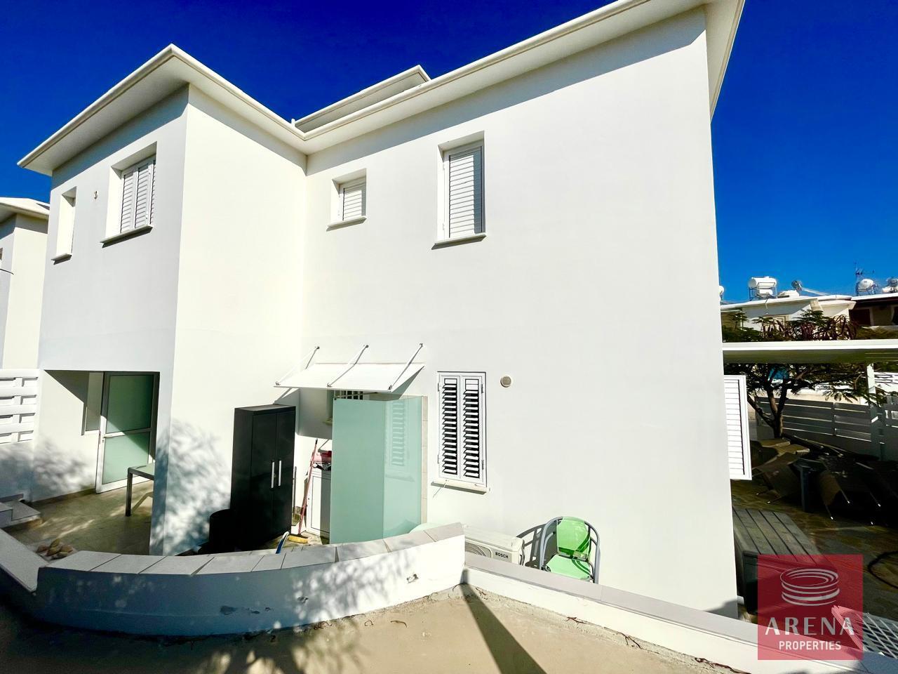 22-APT-IN-PROTARAS-9256