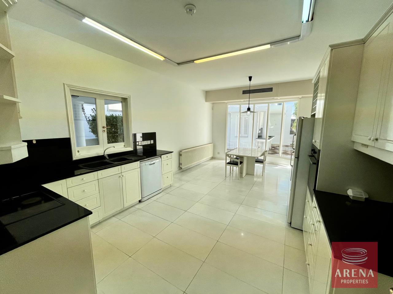 22-VILLA-IN-STROVOLOS-8730
