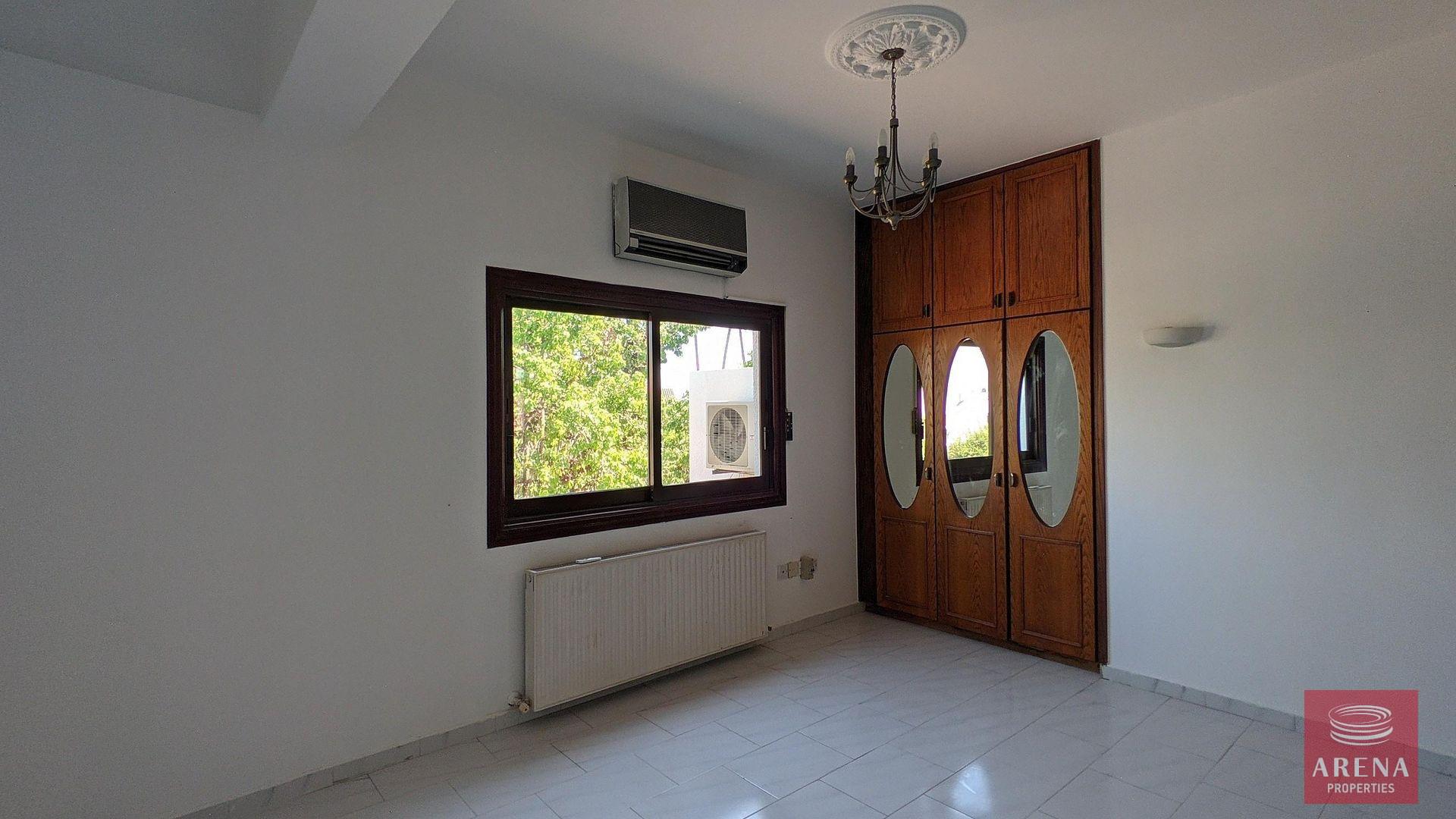 22-villa-in-oroklini-8660