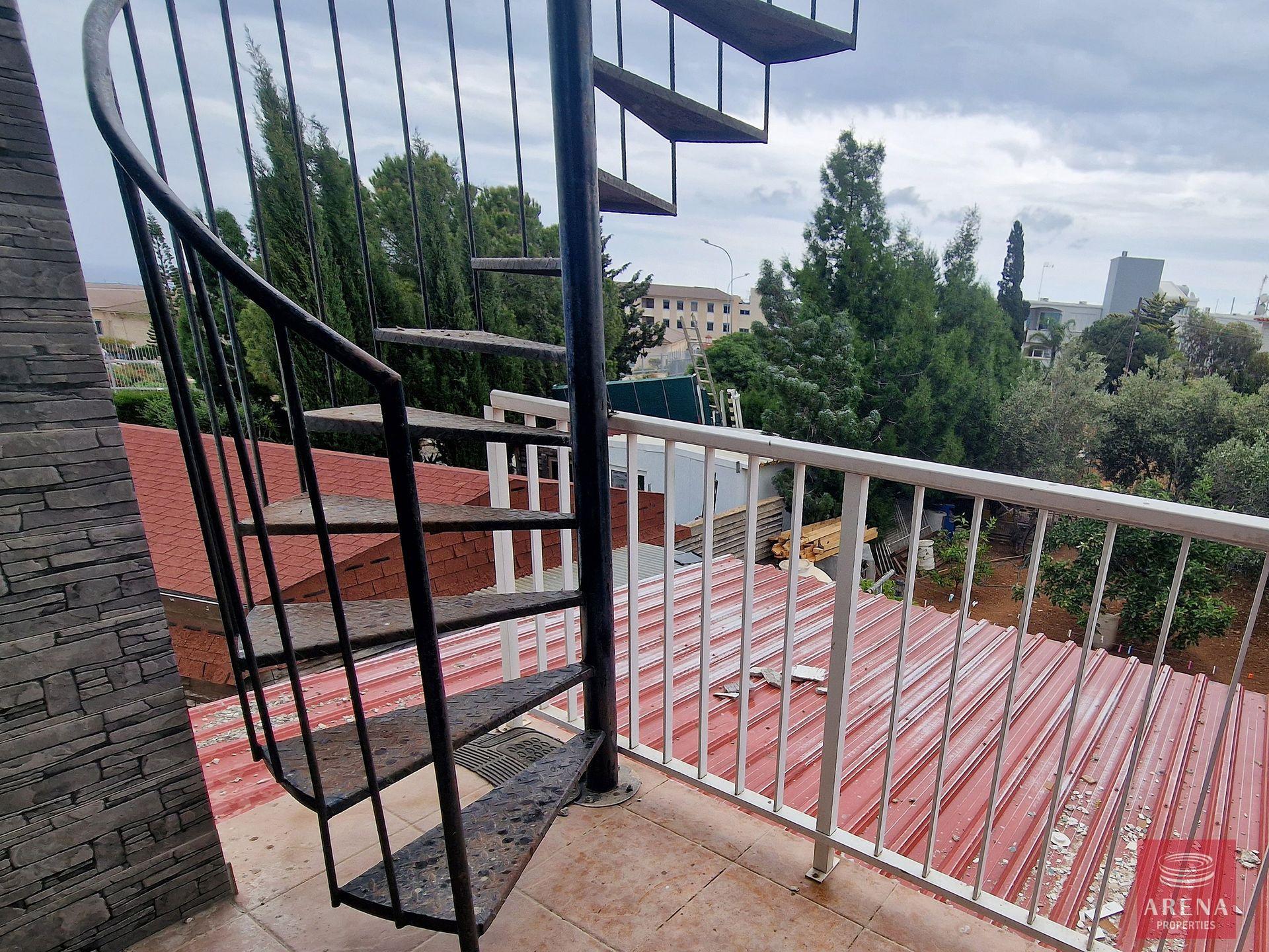 23-3-bed-apt-in-Derynia-7014