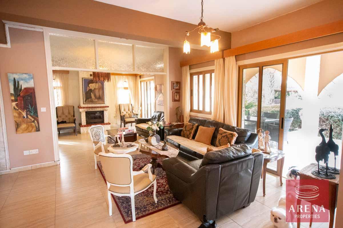 23-5-bed-villa-in-Pervolia-6045-1