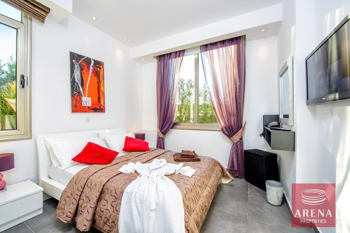 23-6-BED-VILLA-PROARAS-8444