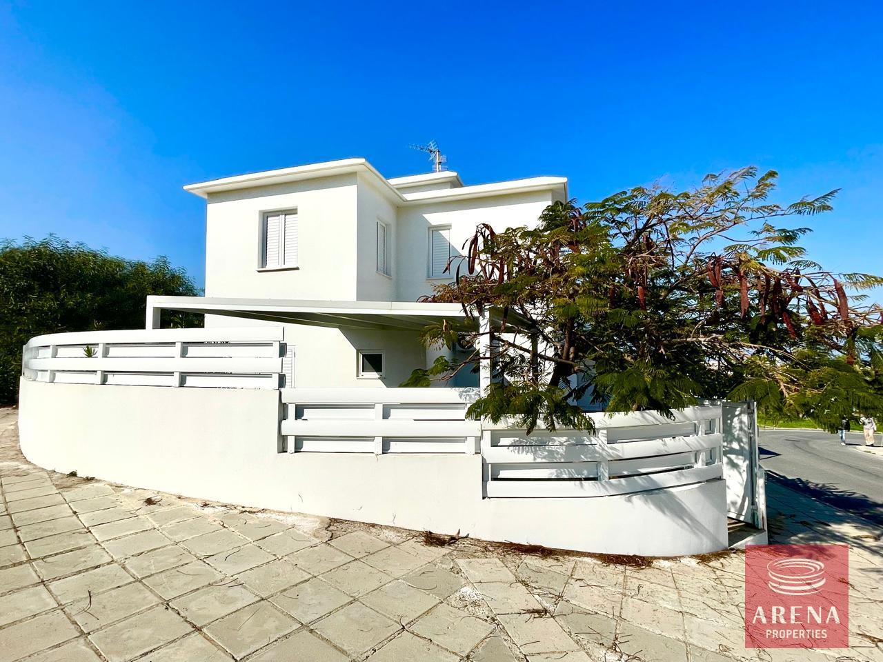 23-APT-IN-PROTARAS-9256