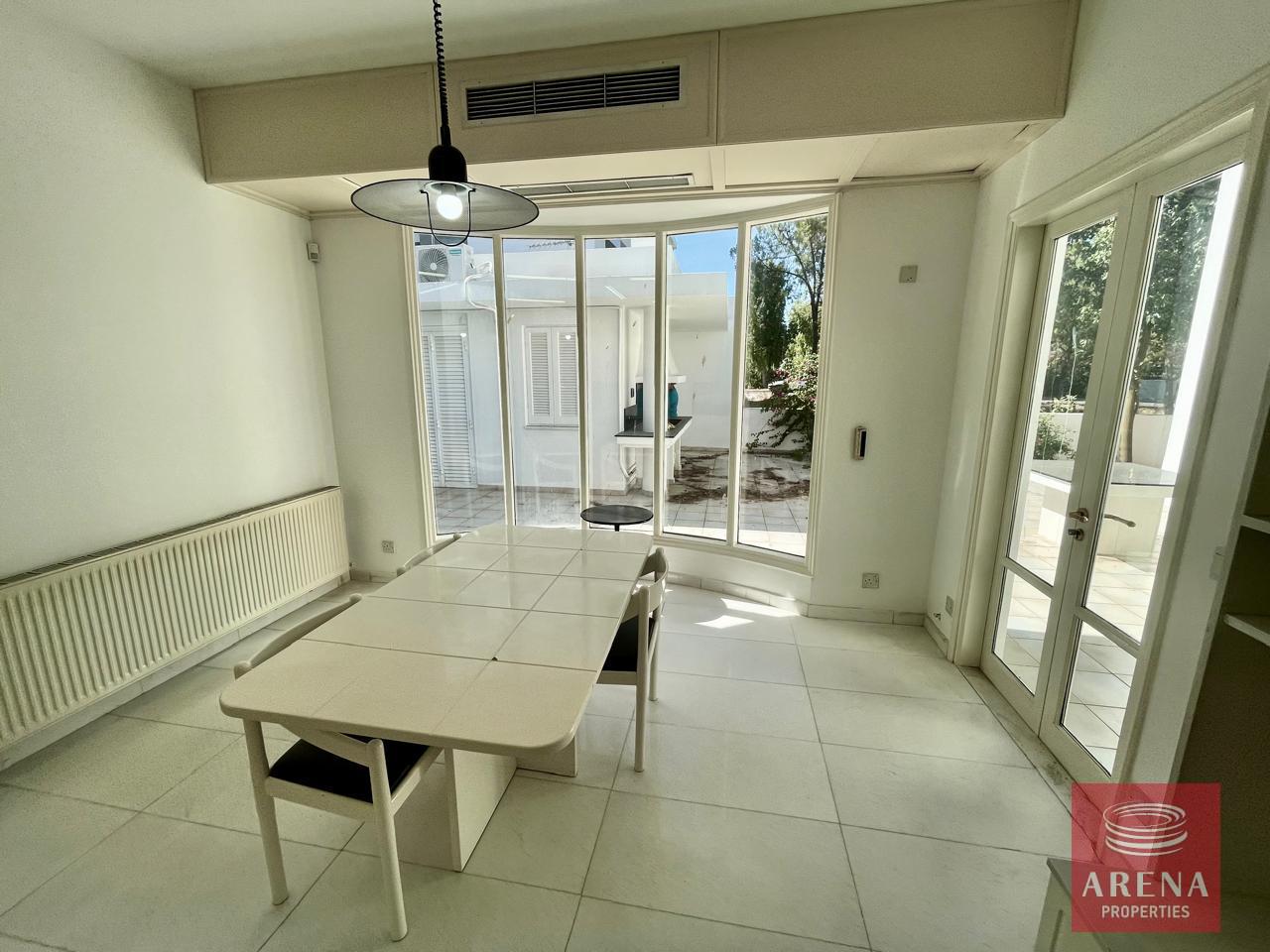 23-VILLA-IN-STROVOLOS-8730