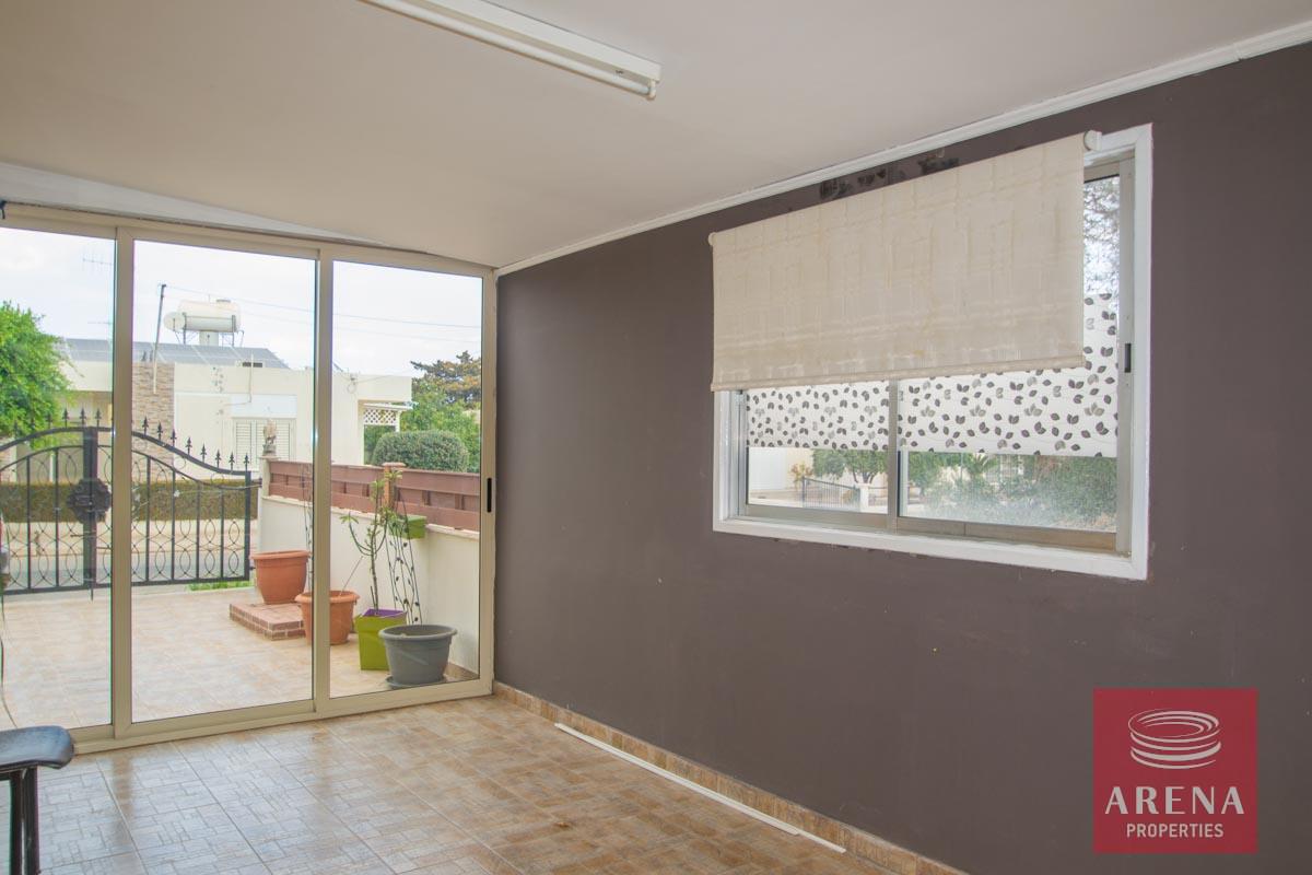 24-3-BED-APT-DERYNIA-5784-1-2