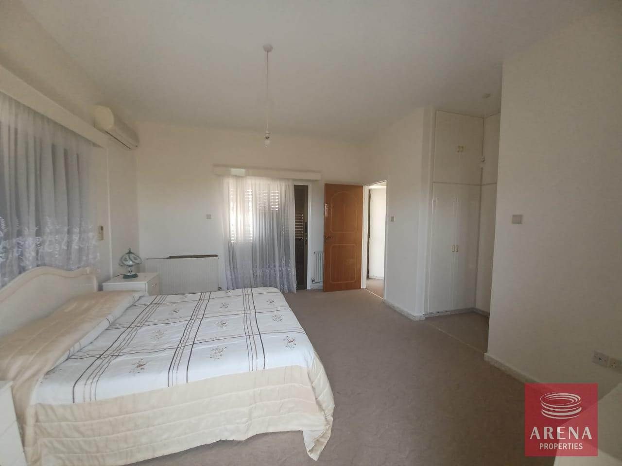 24-3-BED-HOUSE-IN-DERYNIA-7162