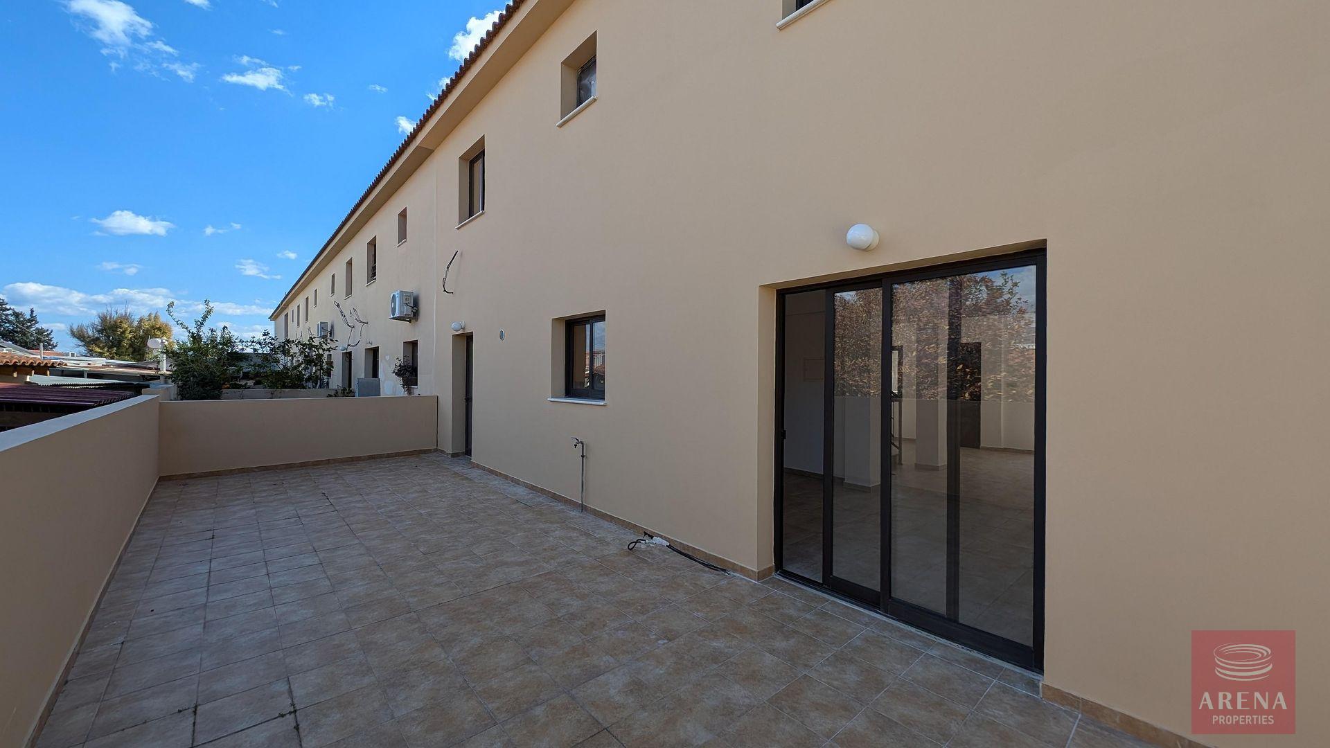 24-3-bed-villa-dromolaxia-9317