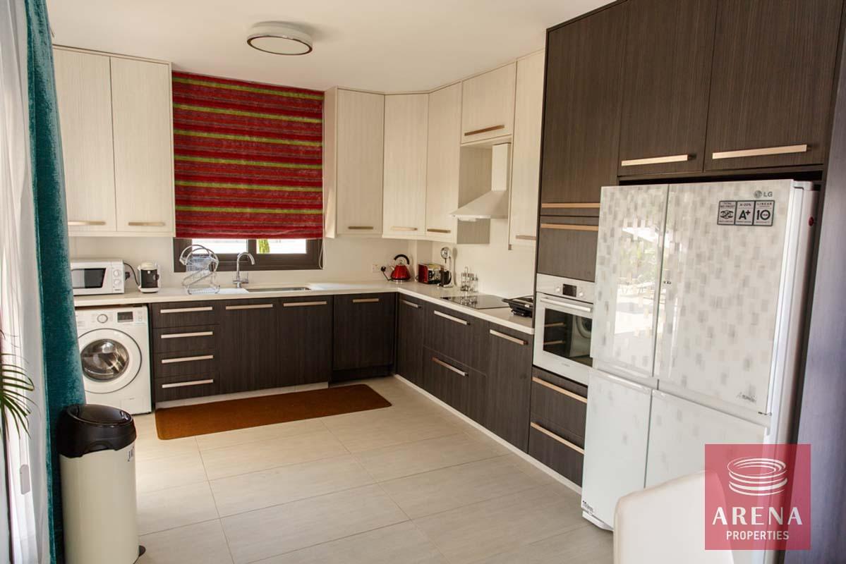 24-4-BED-VILLA-IN-CAPE-GRECO-FOR-SALE-6288