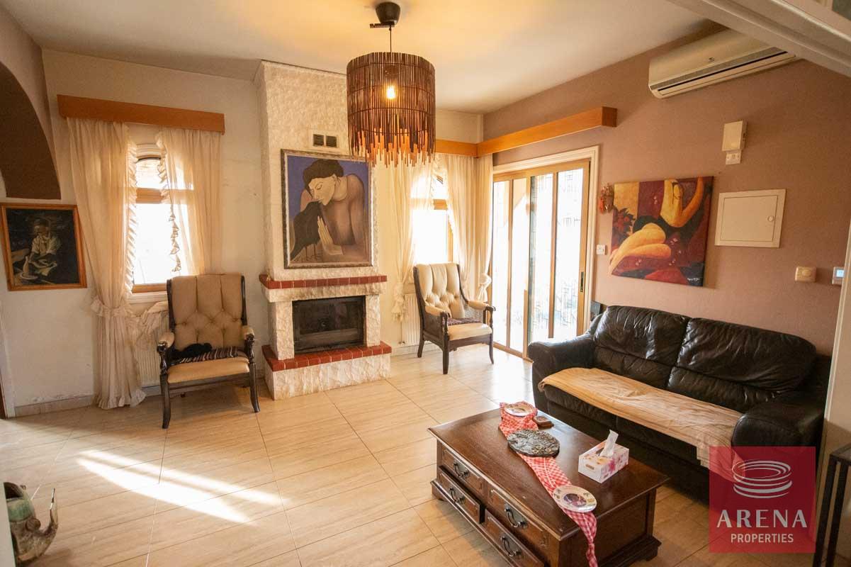 24-5-bed-villa-in-Pervolia-6045-1