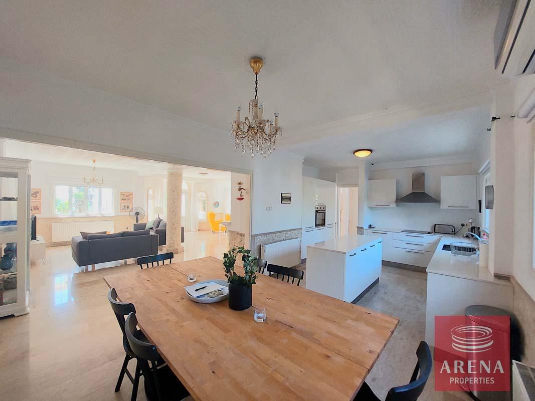 24-VILLA-IN-AYIA-NAPA-6501