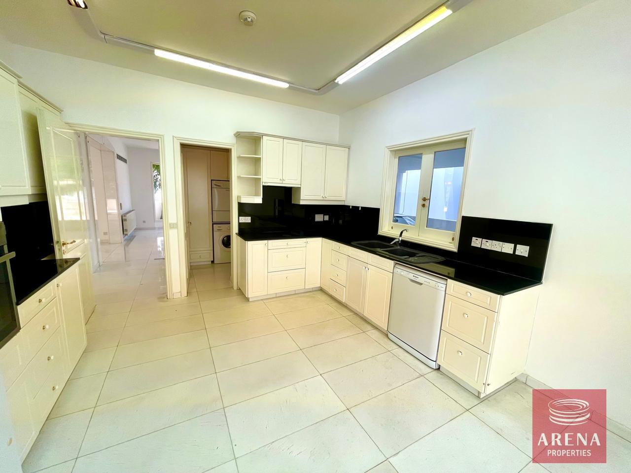 24-VILLA-IN-STROVOLOS-8730