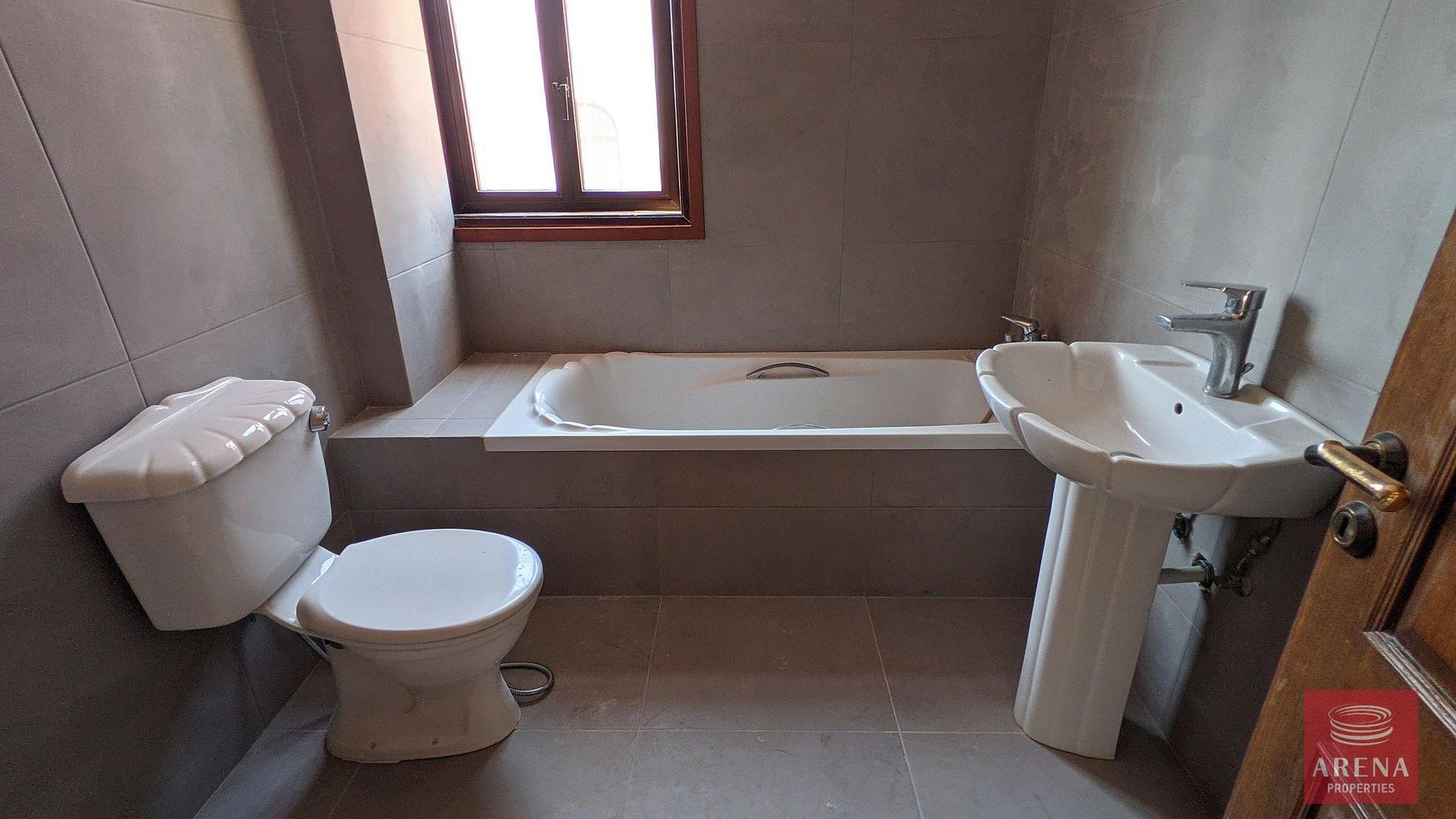 24-villa-in-oroklini-8660