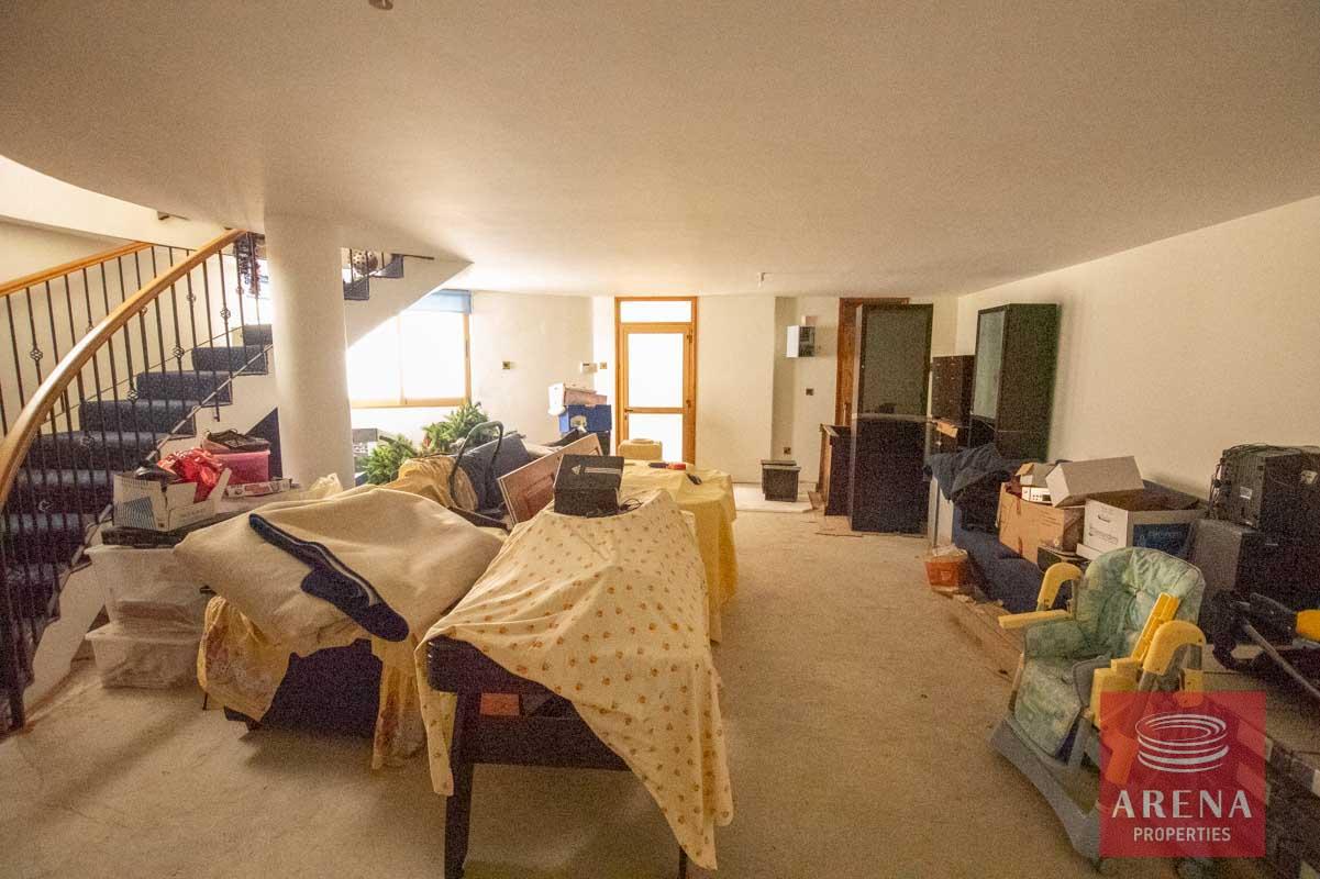 25-4-bed-villa-in-Aradippou-6040-1