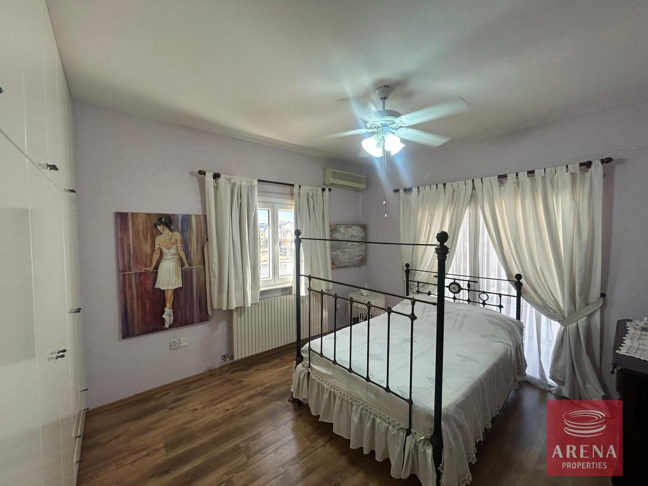 25-5-BED-VILLA-IN-LARNACA-8878