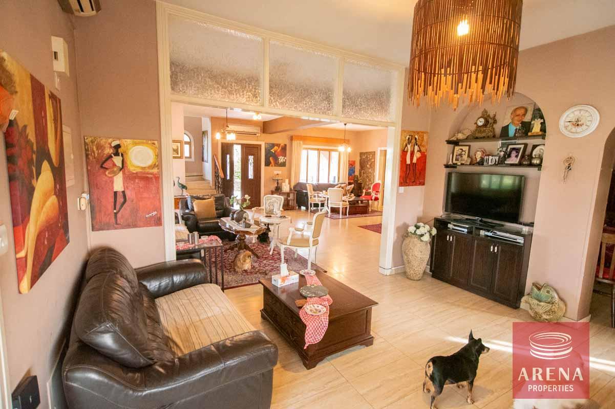 25-5-bed-villa-in-Pervolia-6045-1