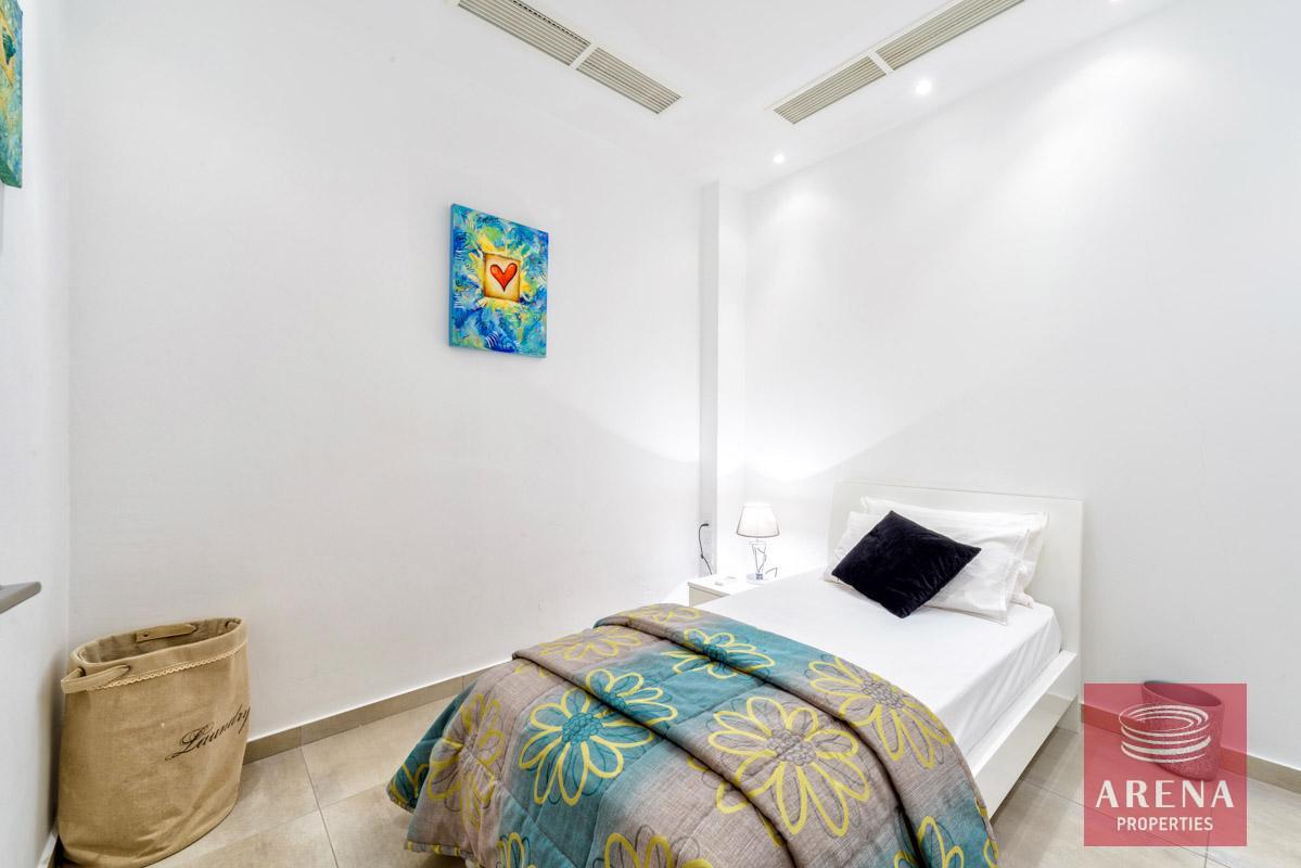 25-6-BED-VILLA-PROARAS-8444