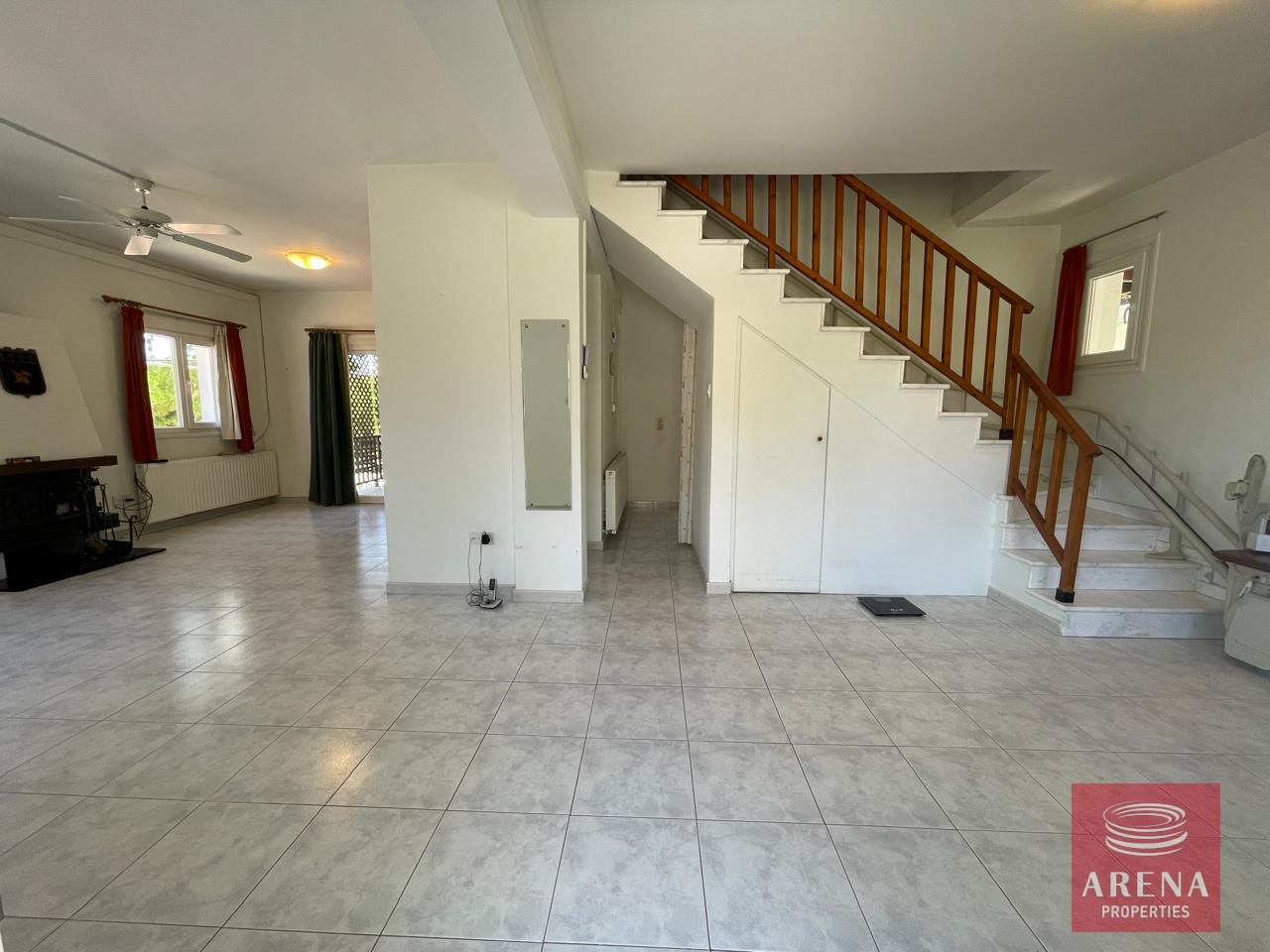 25-house-in-mosfiloti-8400