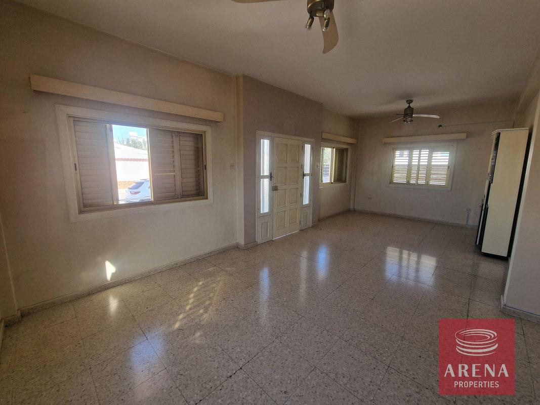 25-house-in-paralimni-8403