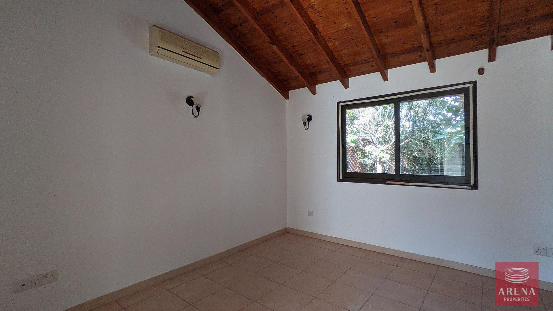 25-villa-in-oroklini-8660