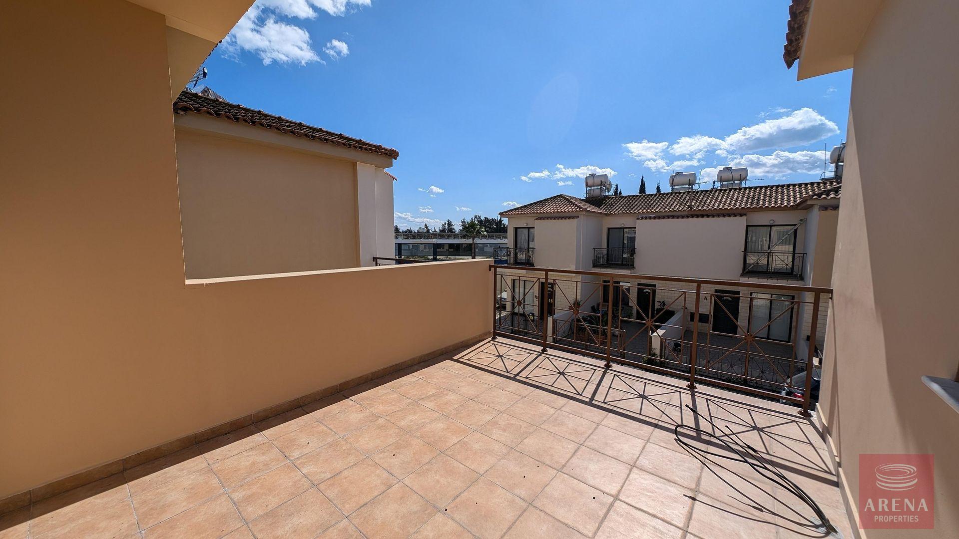 26-3-bed-villa-dromolaxia-9317