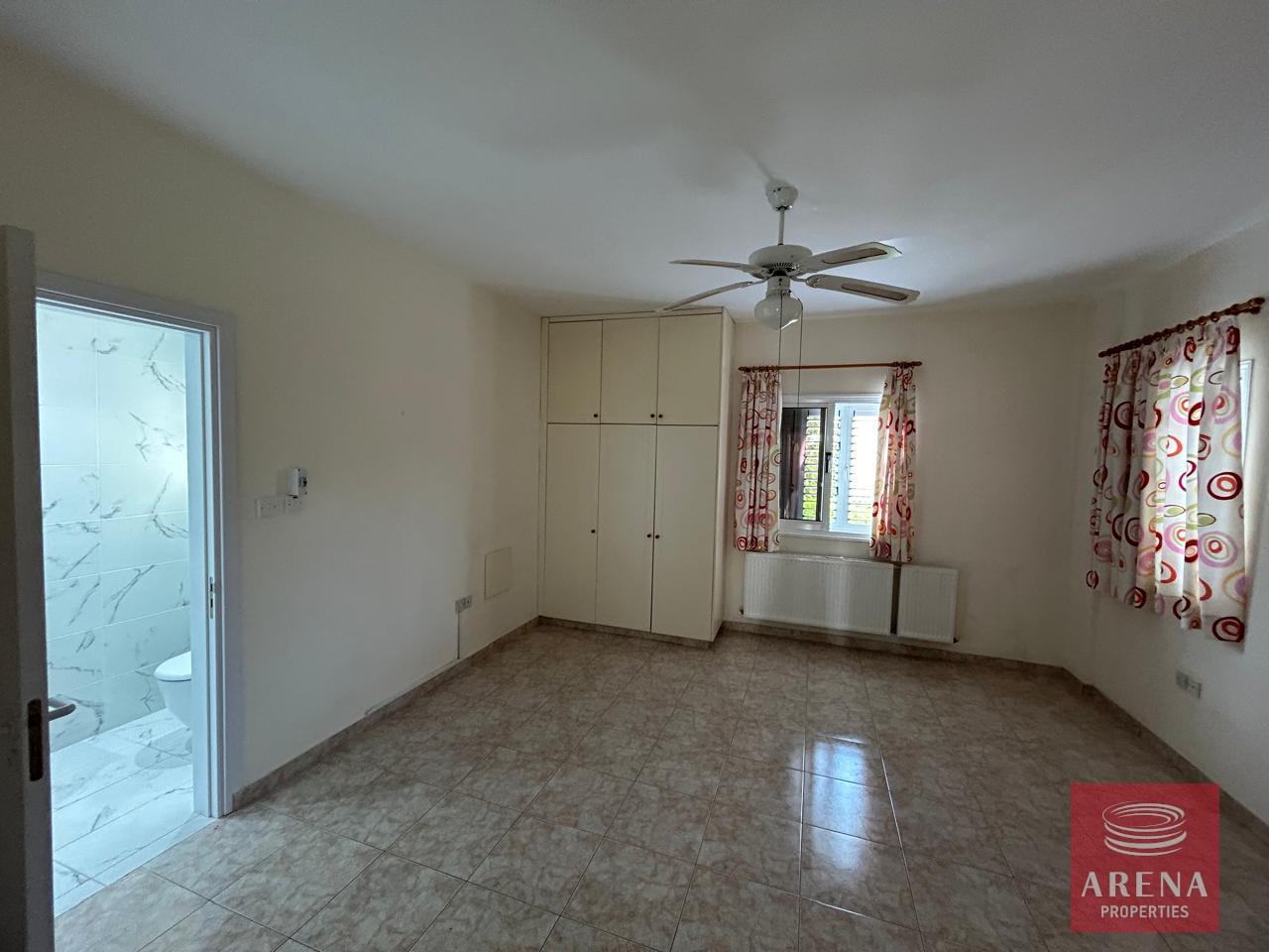 26-4-BED-VILLA-IN-ARADIPPOU-8641