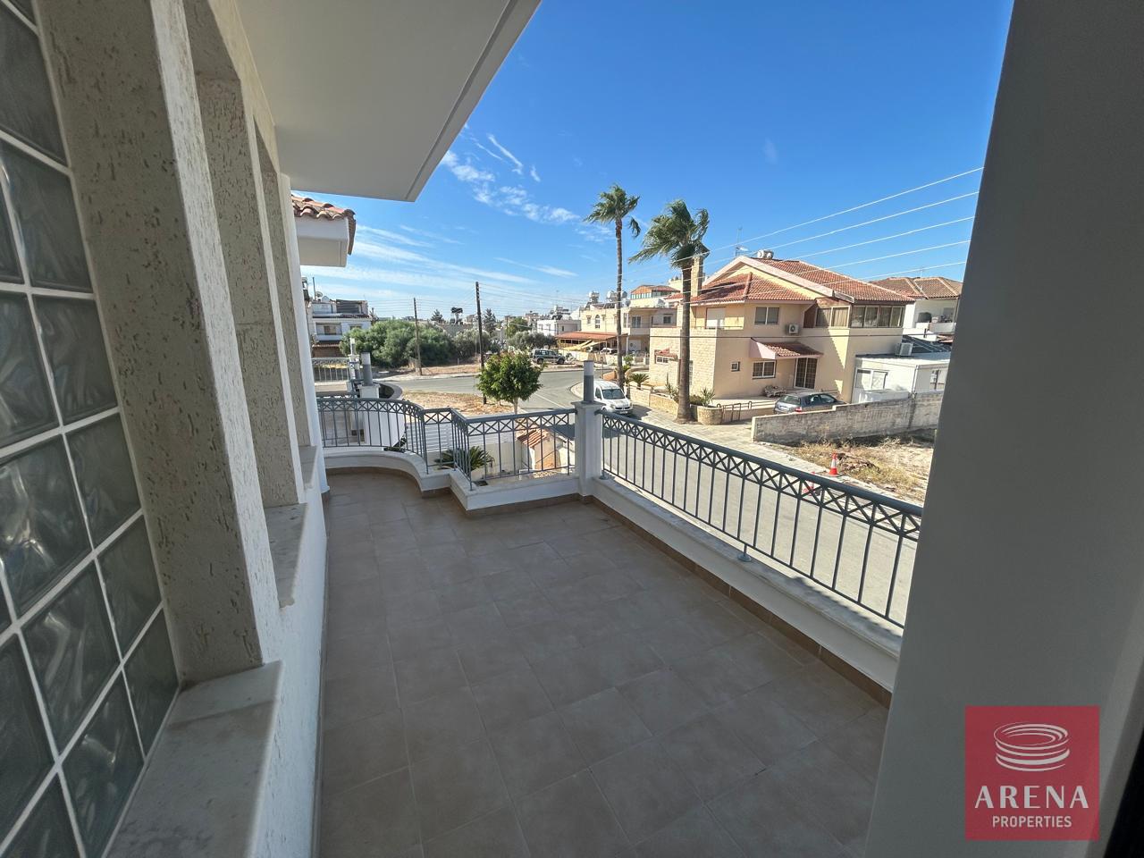 26-5-BED-VILLA-IN-LARNACA-8878