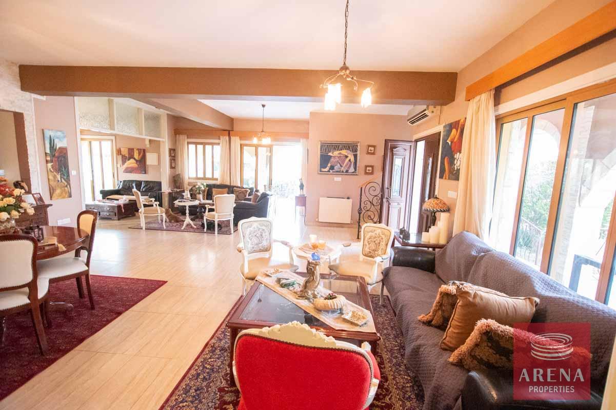 26-5-bed-villa-in-Pervolia-6045-1